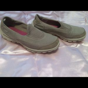 Sketchers Go Walk